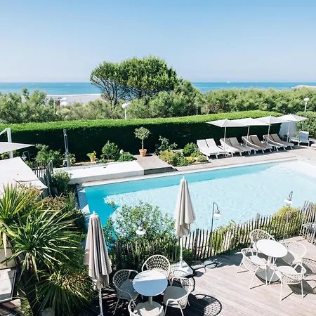 Hotel La 5 Etoiles Motte 5*